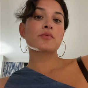 Meet your Posher, Maya